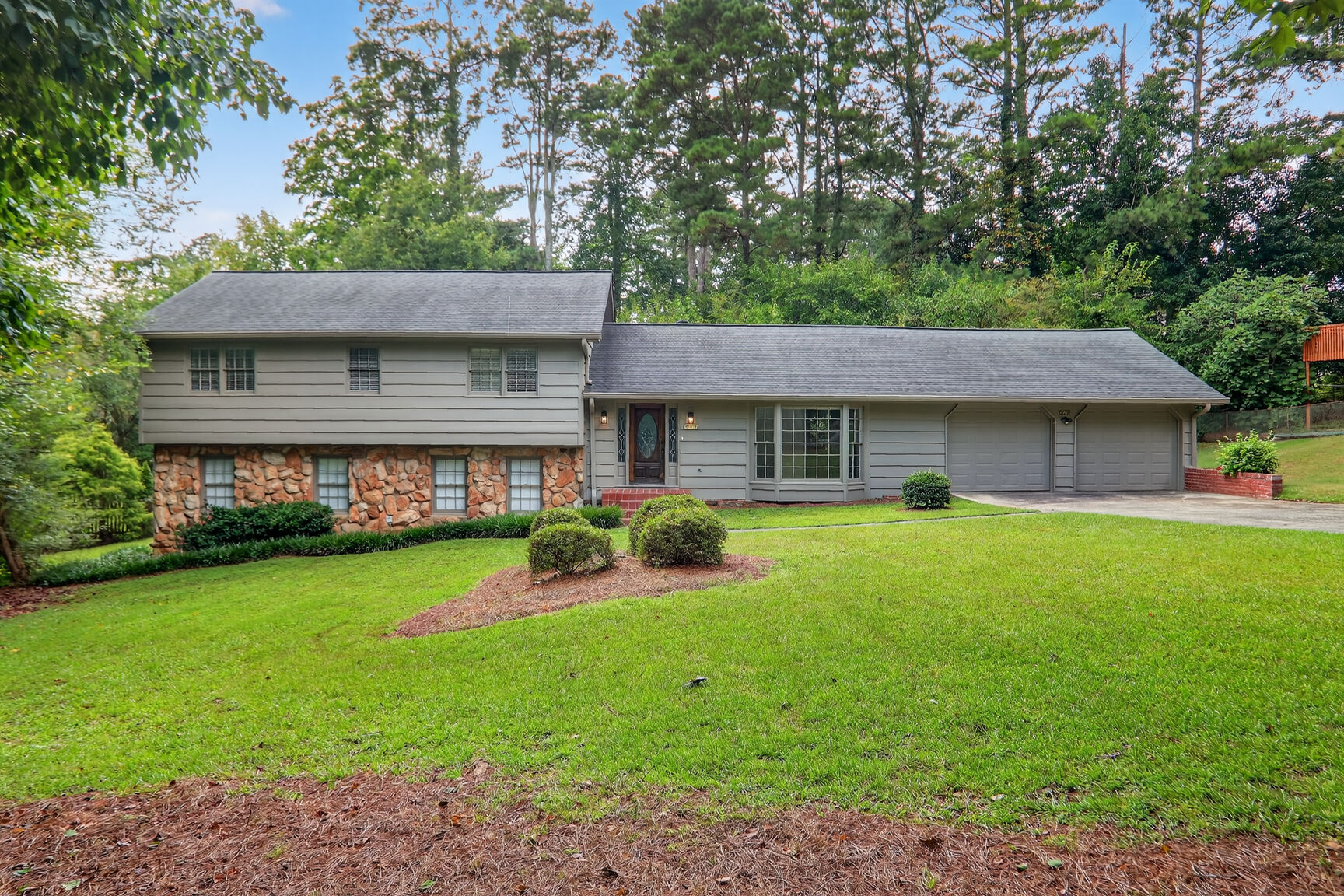 447 Cove Drive Northeast